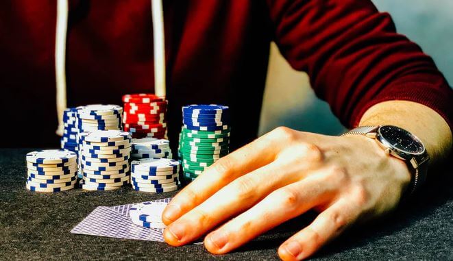 Keeping cards closed to chest in a Poker game Keeping cards closed to chest in a Poker game