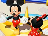 Mickey and Minnie dancing in Disney Magic Kingdoms